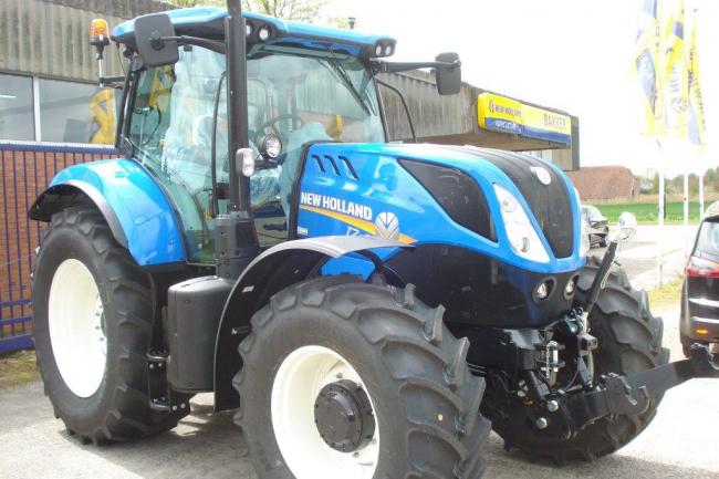 New Holland T7.210 RC Ras