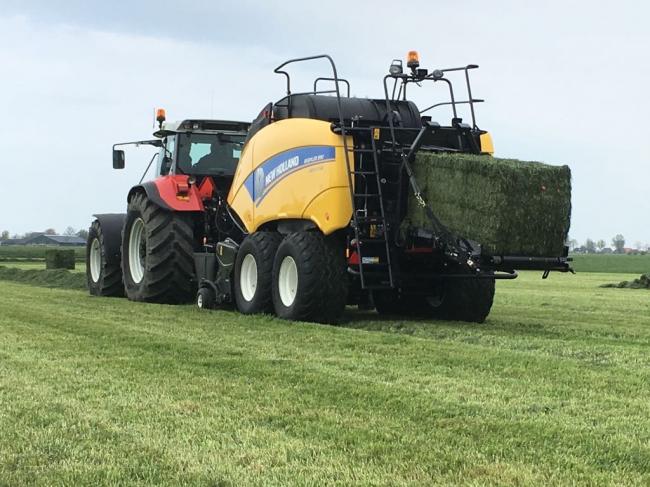 New Holland BB 890 RC van Lingen