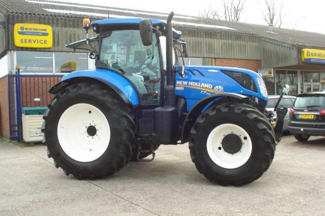 New Holland T7.210 AC Schoenmaker