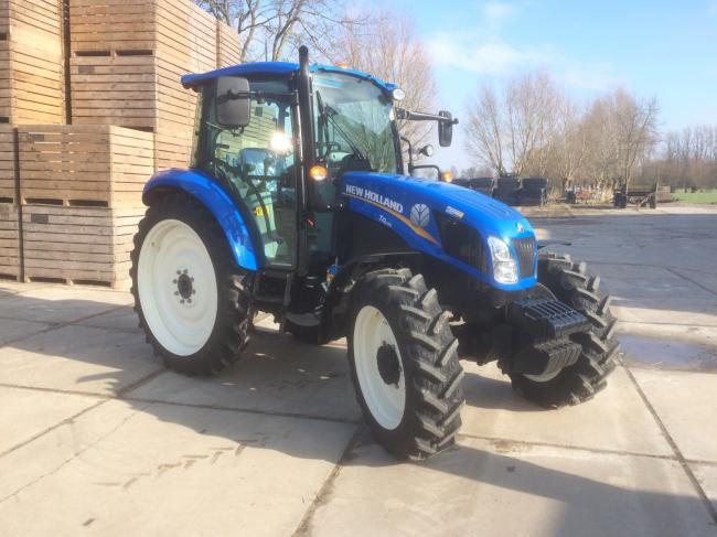 New Holland T4.95 VOF in de Wind