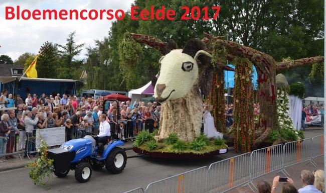 Veel New Holland bij Bloemencorso Eelde