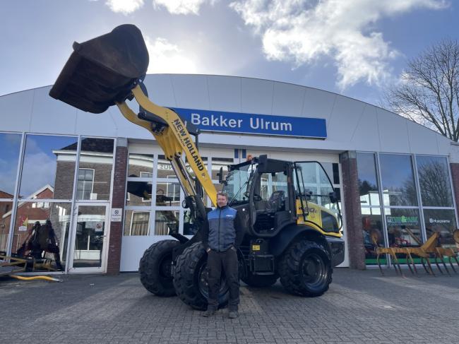 New Holland W80C Long Reach Huizing Feerwerd