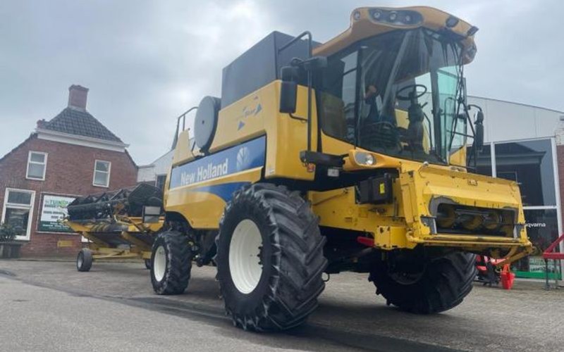Aflevering New Holland CSX7080 combine