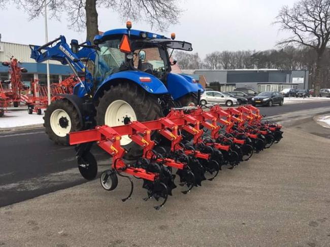 Mechanisch onkruid bestrijden met New Holland en Kongskilde!