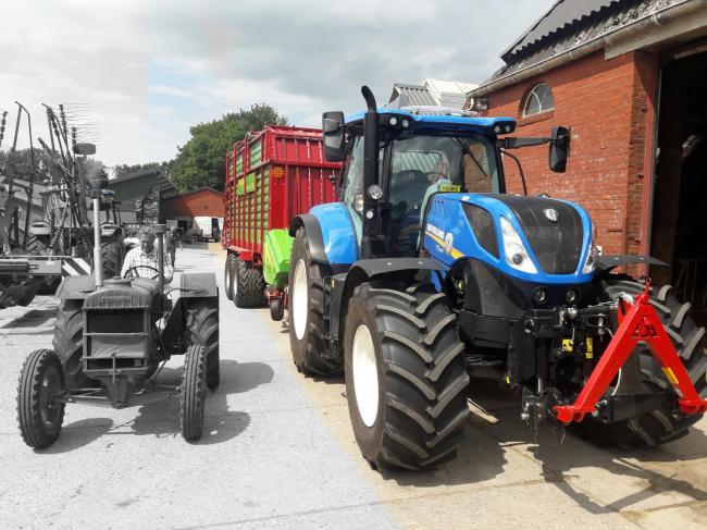 New Holland T7.215 PC Pastoor